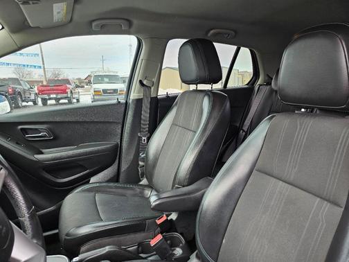 White 2016 Chevrolet Trax LT