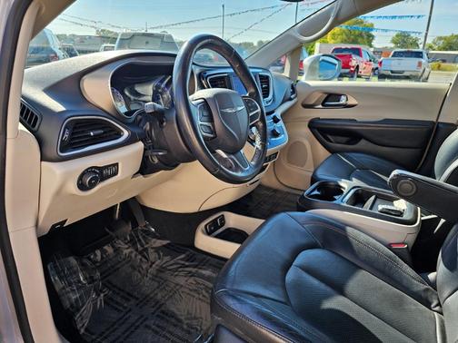 2020 Chrysler Pacifica Touring-L