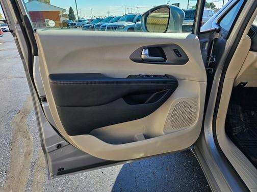 2020 Chrysler Pacifica Touring-L