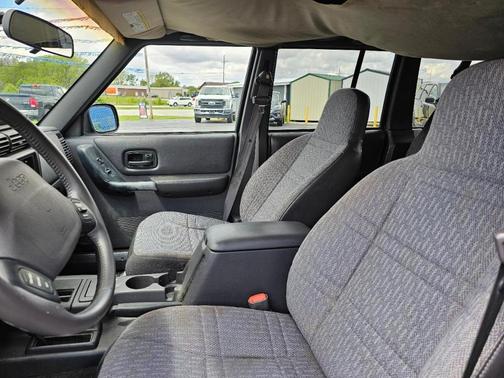Gray 2001 Jeep Cherokee Sport