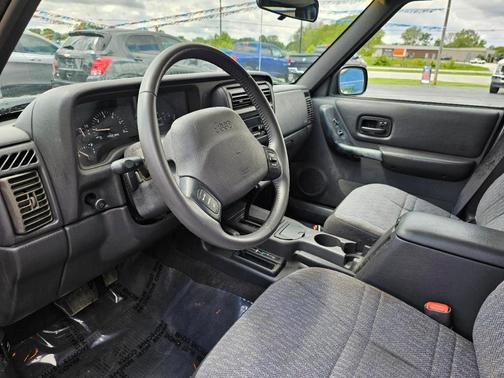 Gray 2001 Jeep Cherokee Sport
