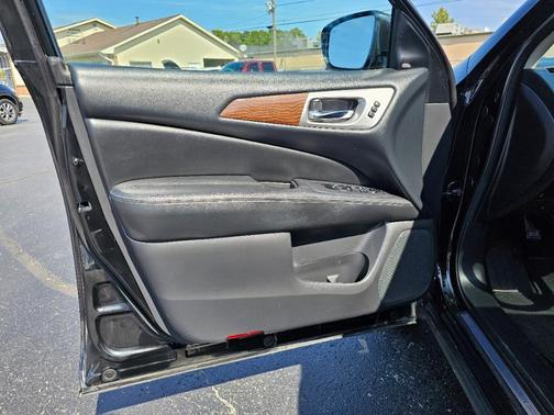 2017 Nissan Pathfinder Platinum