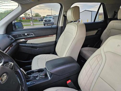 White 2017 Ford Explorer Platinum