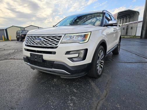 White 2017 Ford Explorer Platinum