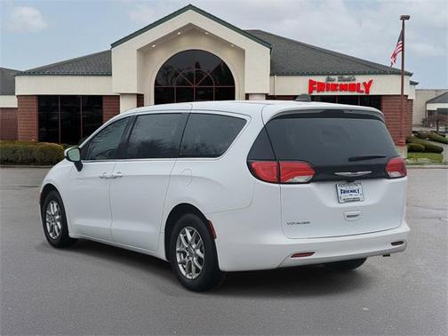 2022 Chrysler Voyager LX