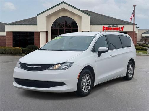 2022 Chrysler Voyager LX
