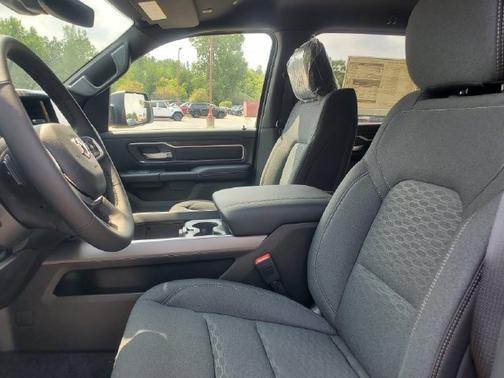 Diamond Black Crystal Pearlcoat 2026 RAM 1500 Big Horn