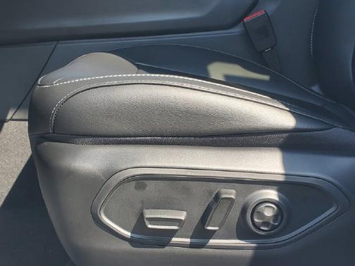 Bright White Clearcoat 2026 Jeep Grand Cherokee Limited 4x2