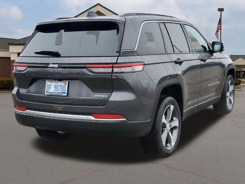 Baltic Gray Metallic Clearcoat 2026 Jeep Grand Cherokee Limited