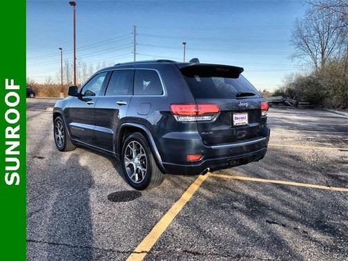 Photo 3 of 25 of 2019 Jeep Grand Cherokee Overland