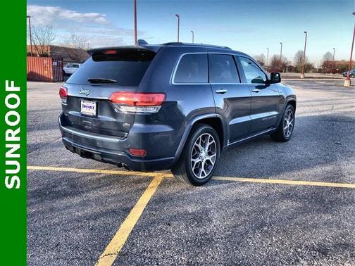 Photo 5 of 25 of 2019 Jeep Grand Cherokee Overland
