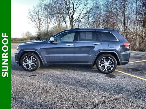 Photo 2 of 25 of 2019 Jeep Grand Cherokee Overland