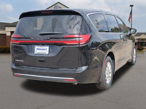 Diamond Black Crystal Pearlcoat 2027 Chrysler Pacifica Select AWD