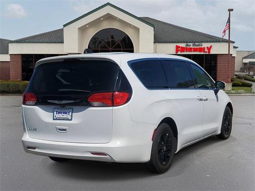 2023 Chrysler Voyager LX