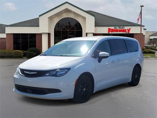 2023 Chrysler Voyager LX