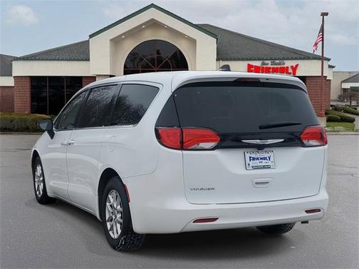 2023 Chrysler Voyager LX