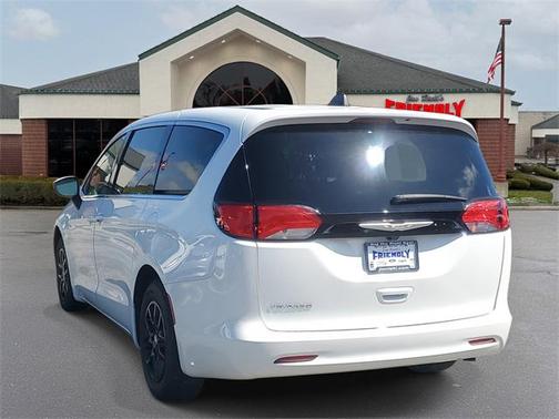 2023 Chrysler Voyager LX