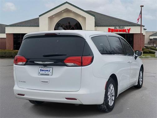 2023 Chrysler Voyager LX