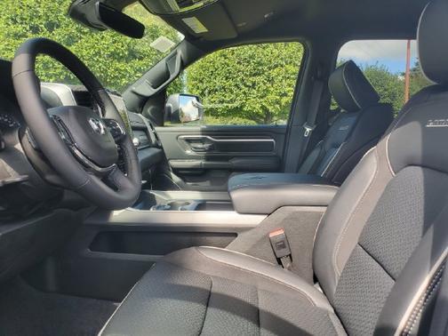 Bright White Clearcoat 2026 RAM 1500 Laramie