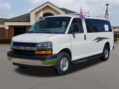 Summit White 2008 Chevrolet Express 3500 Base