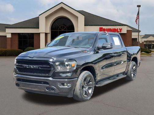 Diamond Black Crystal Pearlcoat 2023 RAM 1500 Big Horn/Lone Star