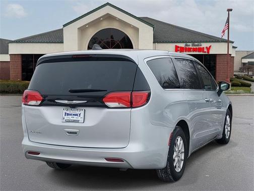 2023 Chrysler Voyager LX