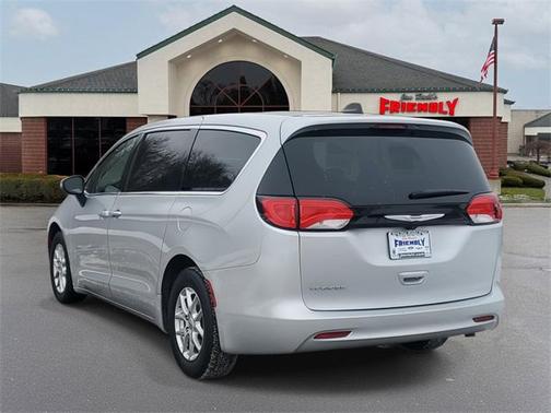 2023 Chrysler Voyager LX