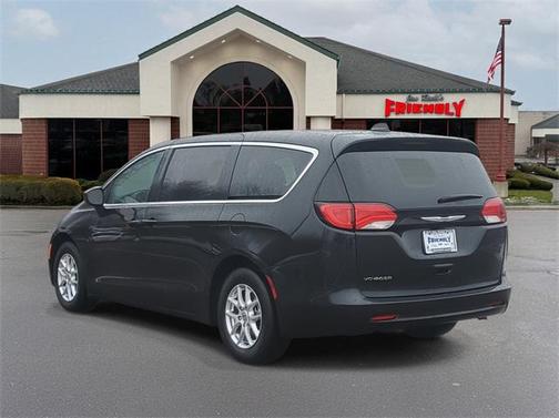 2023 Chrysler Voyager LX