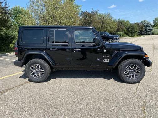 2024 Jeep Wrangler 4-Door Sahara 4x4