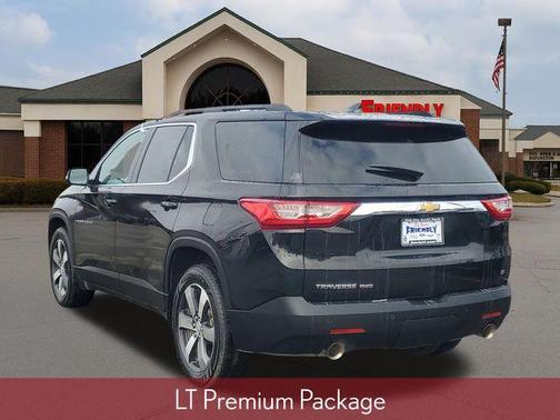 Mosaic Black Metallic 2021 Chevrolet Traverse LT Leather