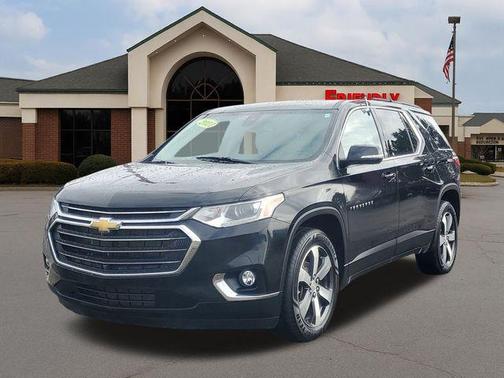 Mosaic Black Metallic 2021 Chevrolet Traverse LT Leather