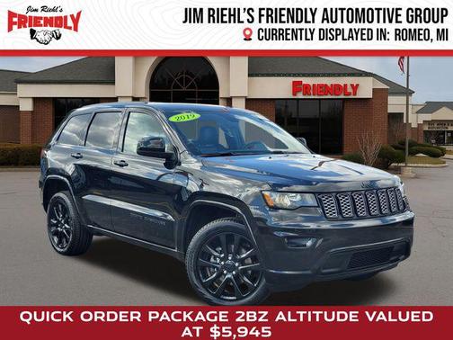 Diamond Black Crystal Pearlcoat 2019 Jeep Grand Cherokee Altitude