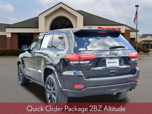 Diamond Black Crystal Pearlcoat 2019 Jeep Grand Cherokee Altitude