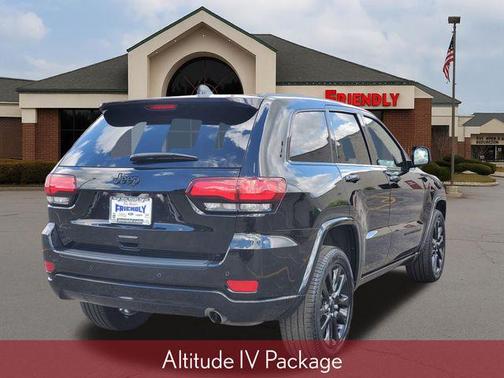 Diamond Black Crystal Pearlcoat 2019 Jeep Grand Cherokee Altitude