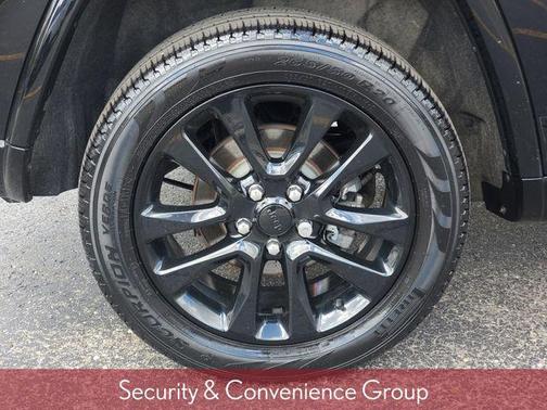 Diamond Black Crystal Pearlcoat 2019 Jeep Grand Cherokee Altitude
