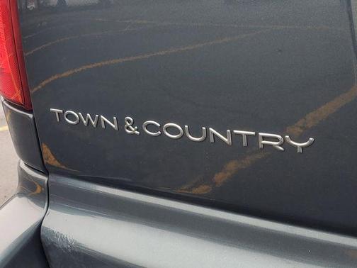 2006 Chrysler Town & Country Base