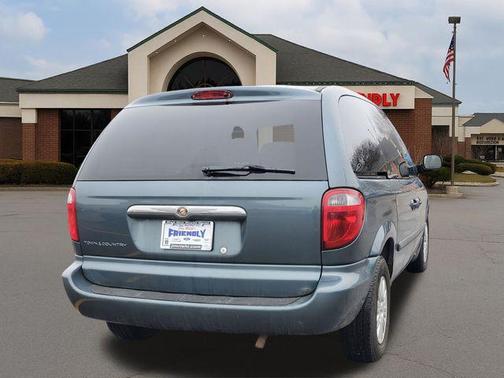 2006 Chrysler Town & Country Base
