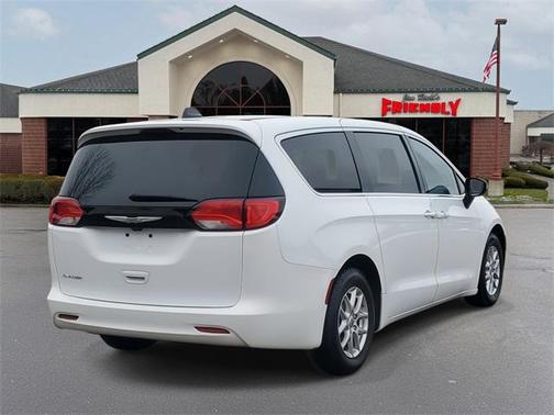 2022 Chrysler Voyager LX