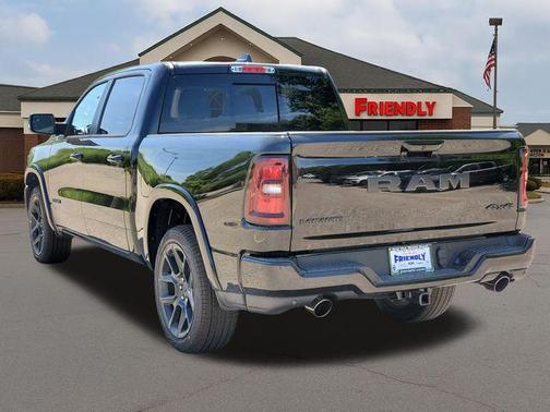 Diamond Black Crystal Pearlcoat 2026 RAM 1500 Laramie