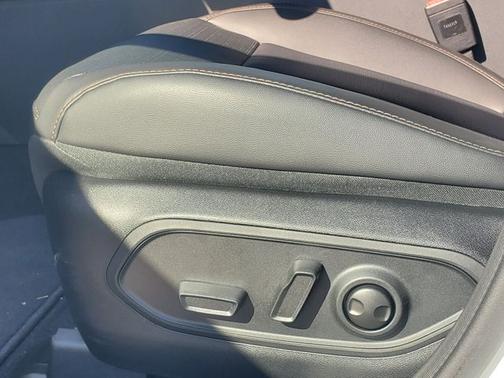 Bright White Clearcoat 2026 Jeep Cherokee Limited