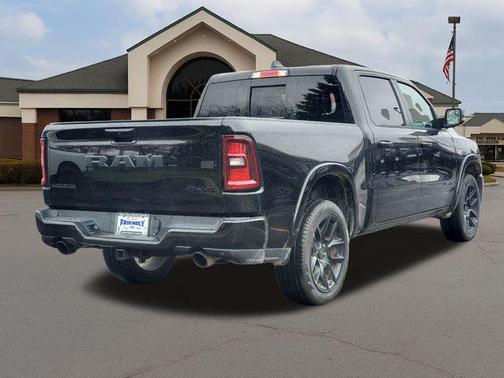 Diamond Black Crystal Pearlcoat 2026 RAM 1500 Laramie
