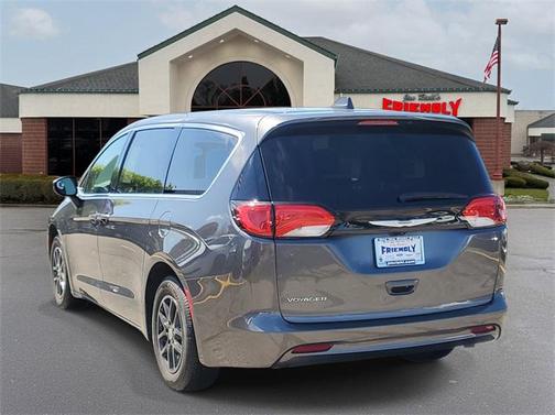 2022 Chrysler Voyager LX