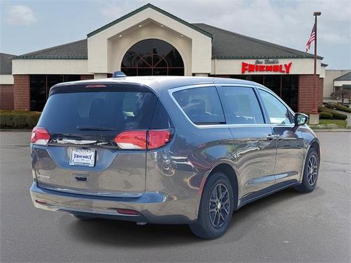 2022 Chrysler Voyager LX