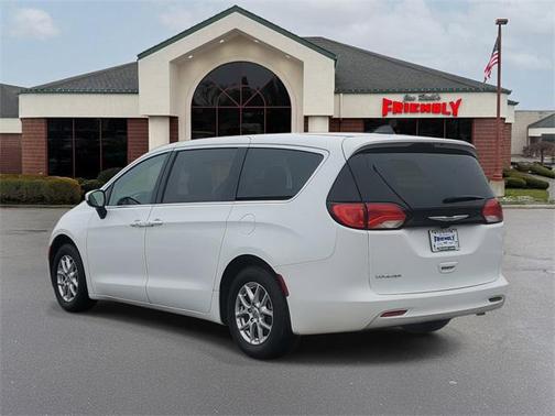 2023 Chrysler Voyager LX