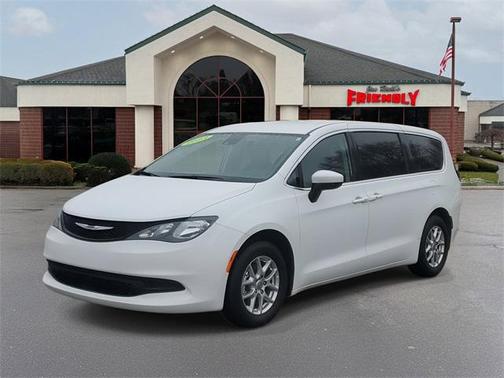 2023 Chrysler Voyager LX