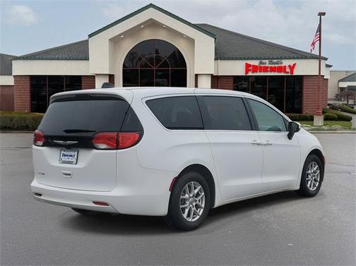 2023 Chrysler Voyager LX