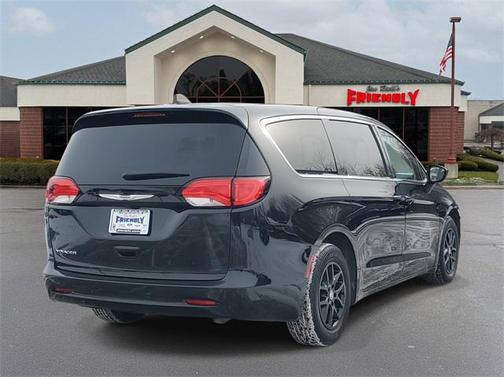 2022 Chrysler Voyager LX
