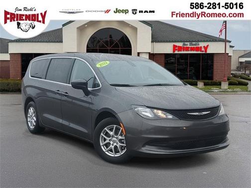 2022 Chrysler Voyager LX