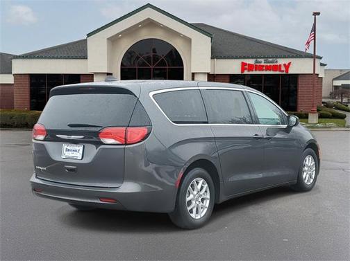 2022 Chrysler Voyager LX