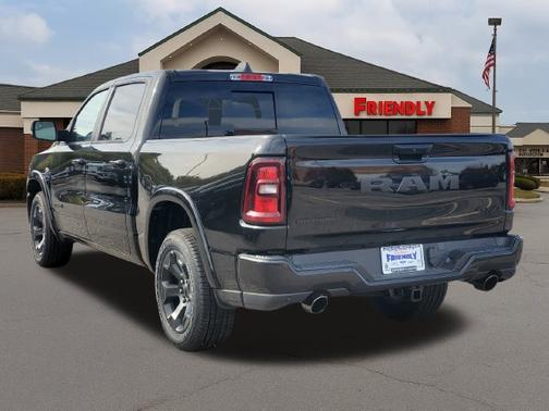 Diamond Black Crystal Pearlcoat 2027 RAM 1500 Big Horn
